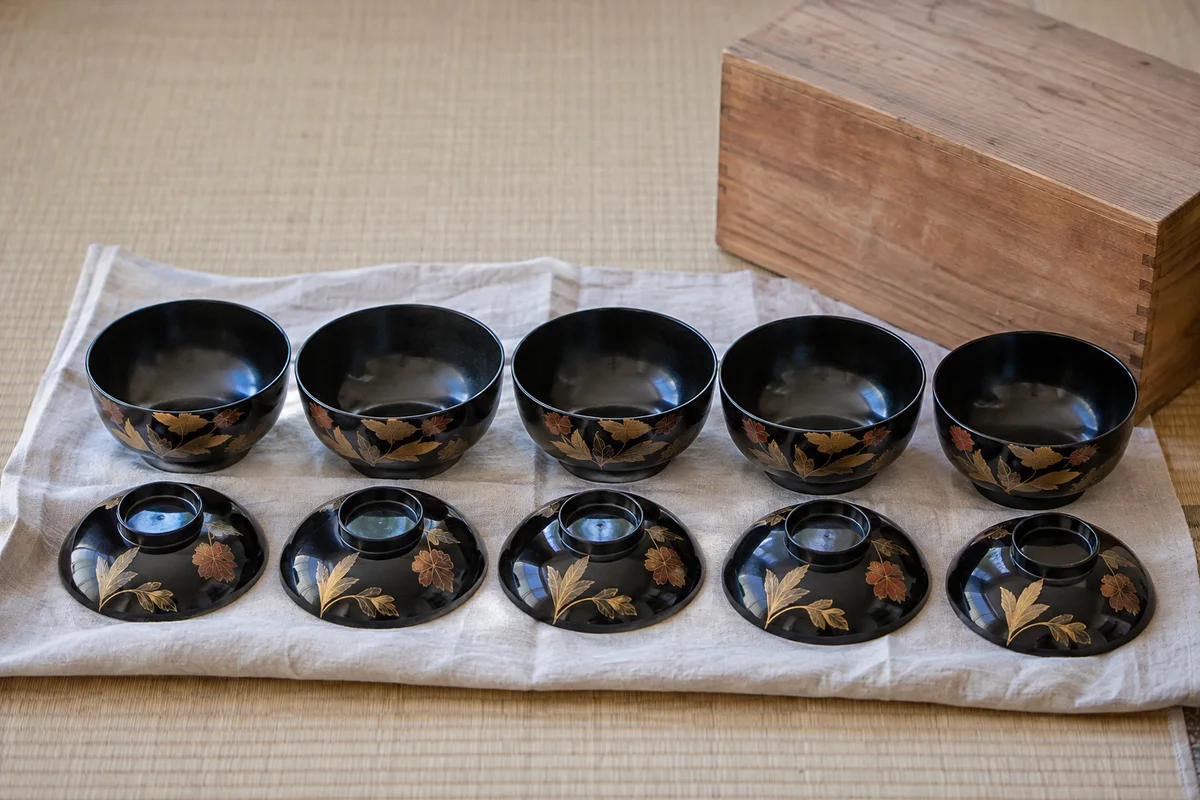 漆器の椀と蓋の組の確認